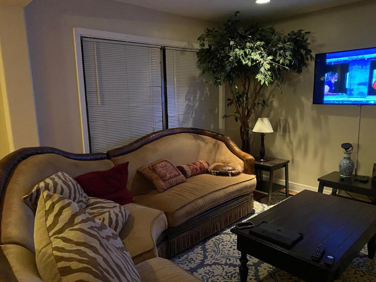 Quiet, Spacious, Historical District Near Hou Hobby Airport Holiday home Houston