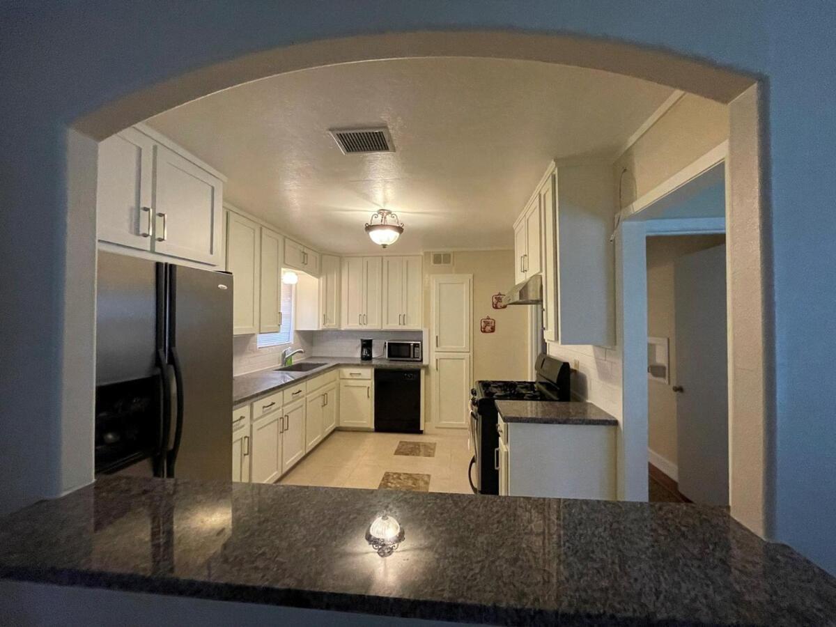 Quiet, Spacious, Historical District Near Hou Hobby Airport Houston